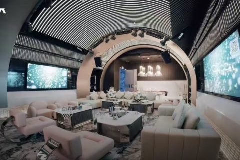 丝路古城夜色中的梦想舞台